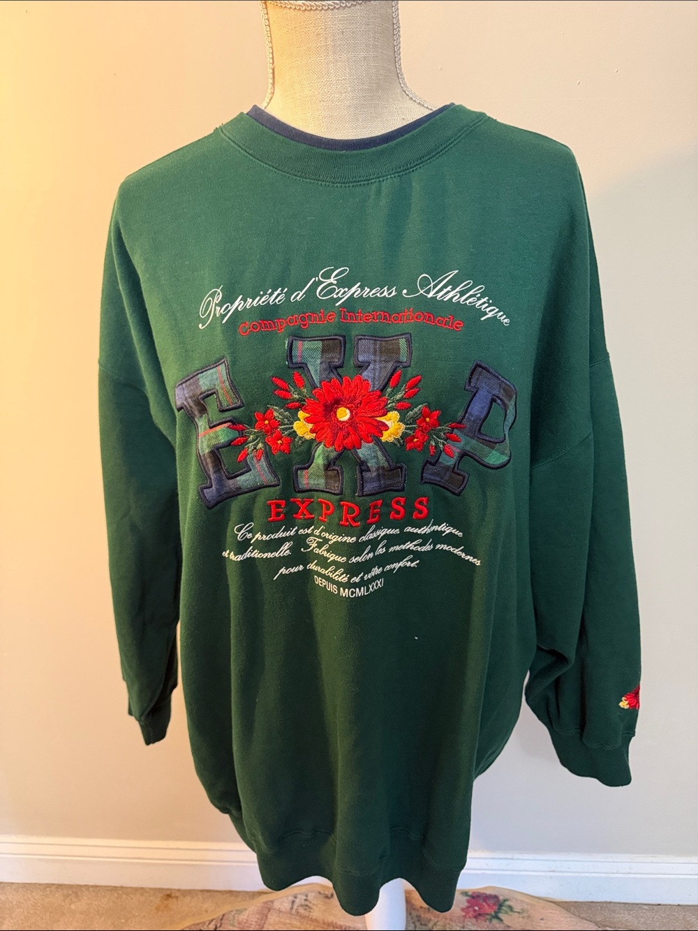 Vintage 1990’s Express Green Crewneck Sweatshirt with Red Floral Embroidery